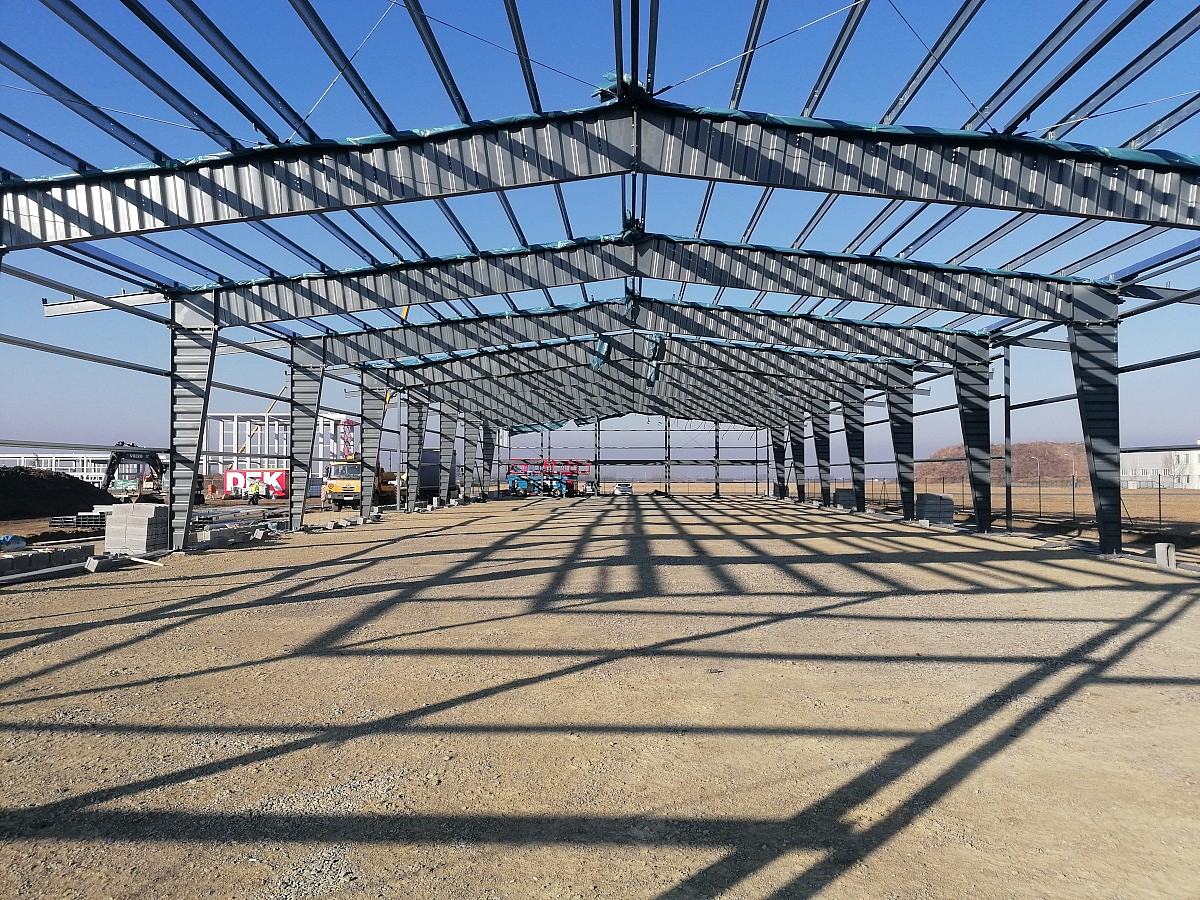 výrobní hala s prodejnou